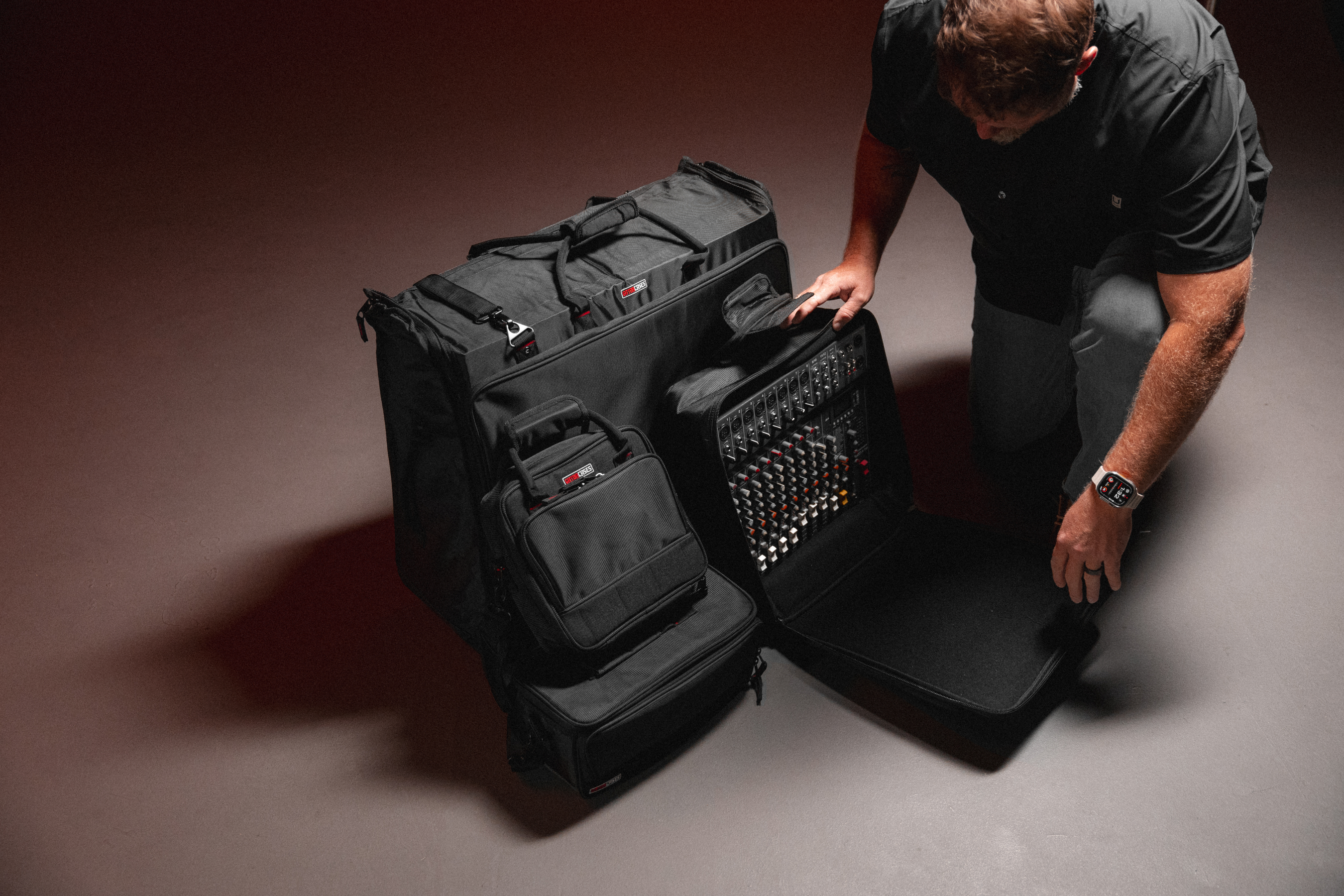 Amazon.com: Gator Cases Padded Nylon Mixer/Gear Carry Bag with